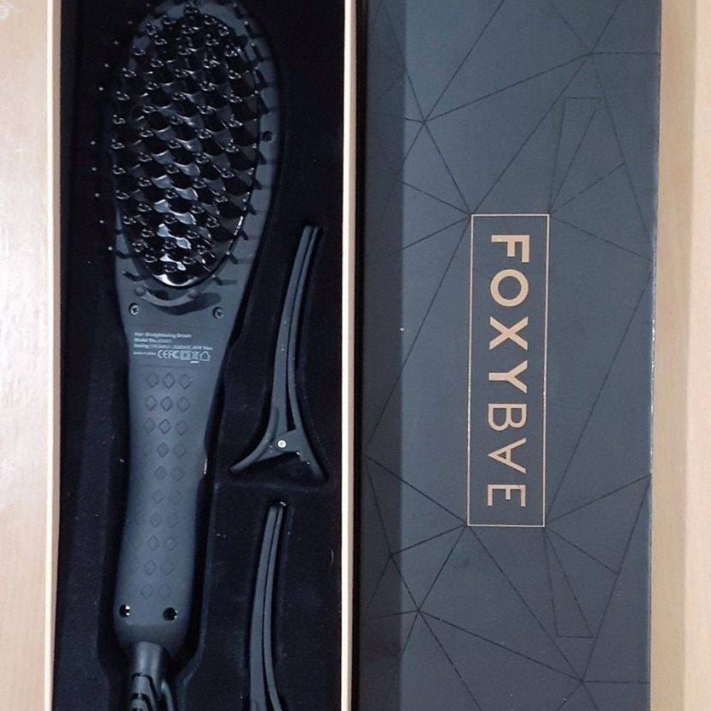 FoxyBae Black & Rose Gold Hair Straightening Brush